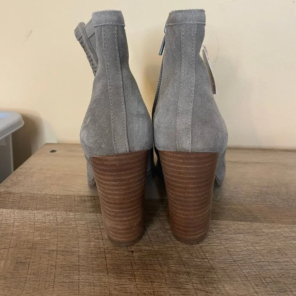 NWT Lucky Brand Lakyn Peep Toe Perforated Heeled Bootie women’s size 9 - Picture 2 of 8